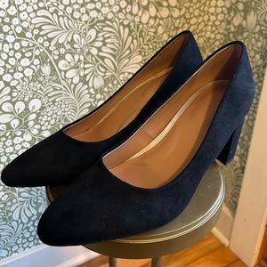 Aerosoles Black Faux Suede Bettie Pumps